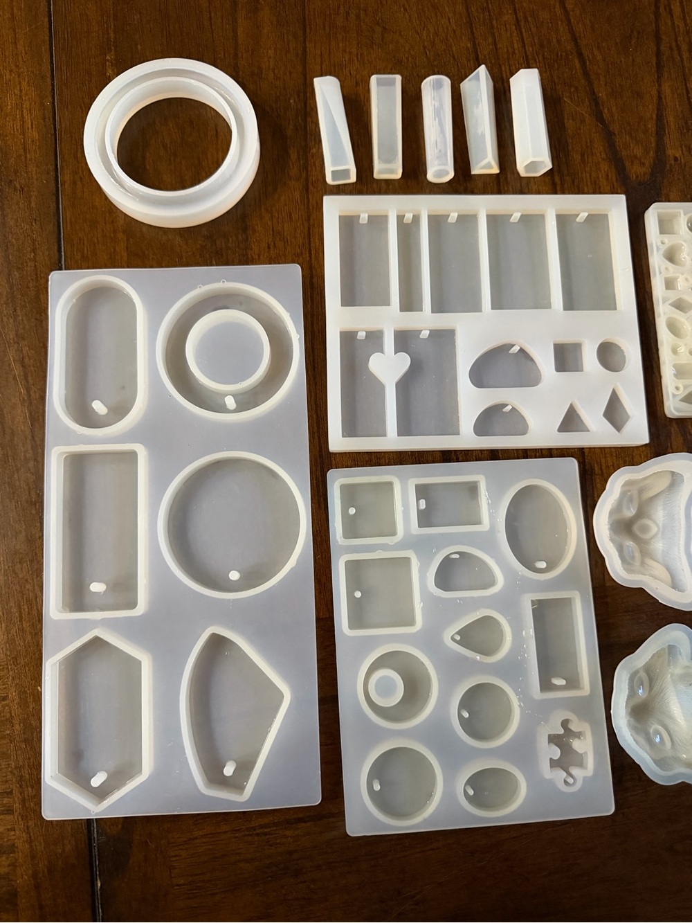 12 piece Resin molds and UV lamp